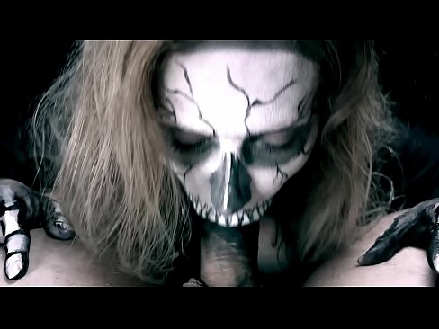 ❤️ Demon girl zuigt pik met haar zwarte mond en slikt sperma. ❤❌ Harde porno at us ❌️ ❌️❤